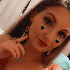 Meet your Posher, Celeste